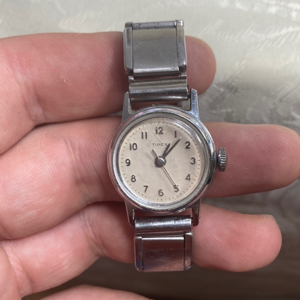 Vintage windup timex watch ladies silver tone